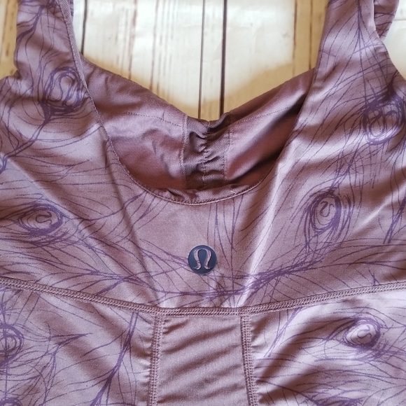 Lululemon Aria Peacock Feather Tank sz 8 built in bra purple mesh back in center - Picture 4 of 8